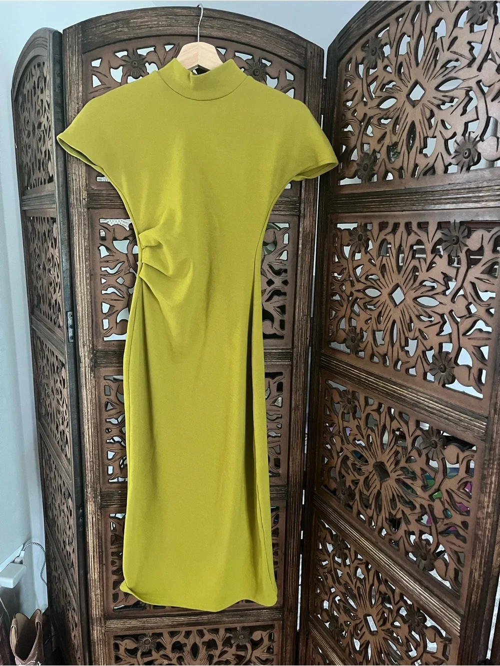 Zara Chartreuse Green Mock Neck Ruched Midi Dress Sm Short Sleeve Stretch Knit - Picture 1 of 9